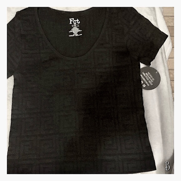 Seamless Ribbed Greek Key Short Sleeve Top, Gucci Knock-Off, M, L, XL - Picture 2 of 12